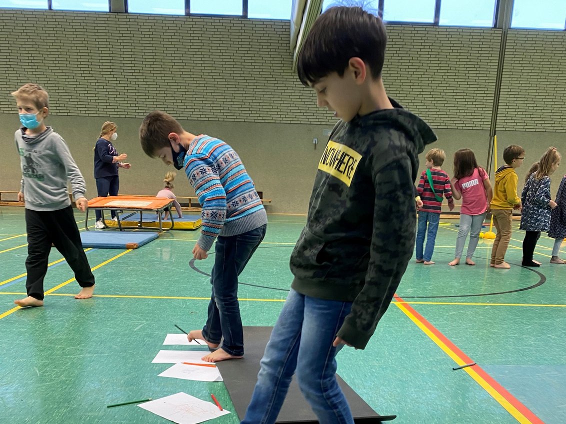 "Zeigt her eure Füße" in Geestländer Grundschule