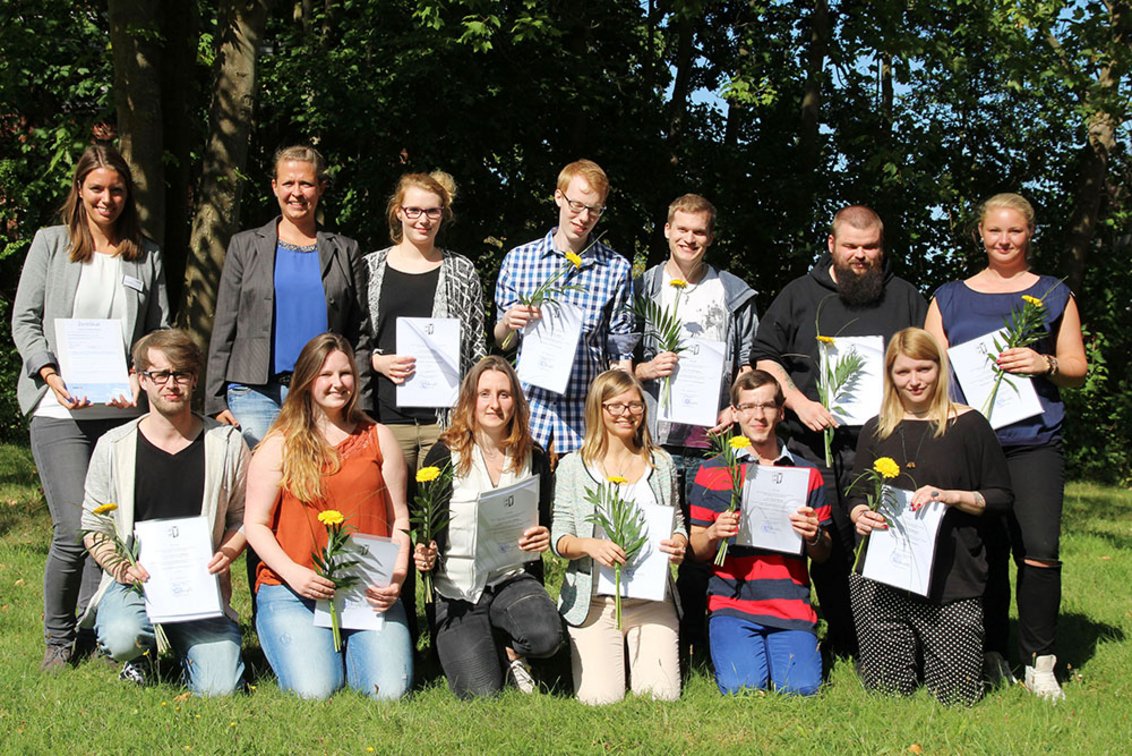31 Schülerinnen und Schüler haben ihre Examen am AMEOS Institut Nord erfolgreich bestanden